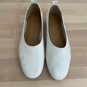 SOLD!! Everlane glove flats